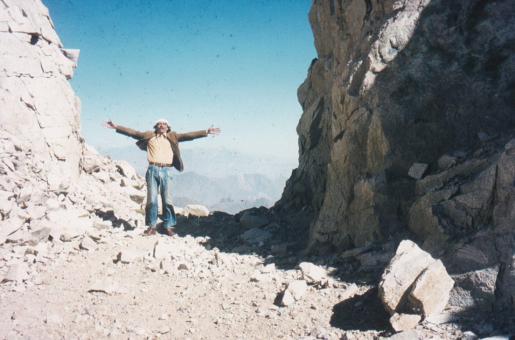 hartmut geerken auf der höchsten stelle des alten salangpasses (5000 m über meereshöhe)